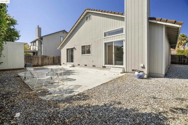 1031 Valley Oak Way, Fairfield CA: https://media.crmls.org/mediaz/b984ab64-7a6a-49b4-ae19-fb0a1df56736.jpg