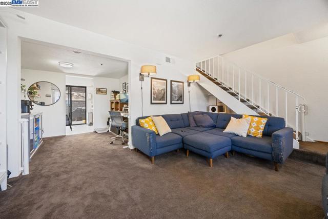 21000 Ocean View Dr, Hayward CA: https://media.crmls.org/mediaz/b98513cf-0fee-4c92-94f0-ba858ac83cd8.jpg