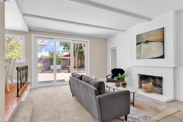 38 Barcelona Pl, Danville CA: https://media.crmls.org/mediaz/b9855ce8-1280-4c79-a437-3a07dc4e370b.jpg