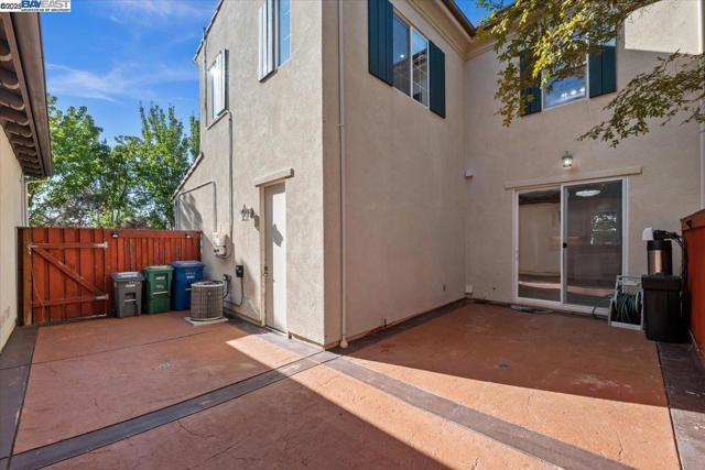 9752 Belladonna Dr, San Ramon CA: https://media.crmls.org/mediaz/b985e34a-180e-4ff8-9d64-d9eb8e1ebb74.jpg