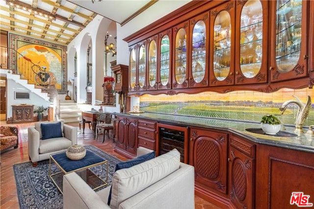 9170 Thrasher Avenue, Los Angeles CA: https://media.crmls.org/mediaz/b9873e4e-55c3-410a-8ca8-ac8179806bf8.jpg