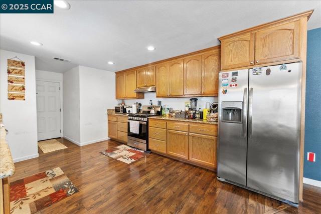 4825 San Pablo Dam Rd, El Sobrante CA: https://media.crmls.org/mediaz/b987490b-9b8d-4098-aec2-cafced85f6e3.jpg