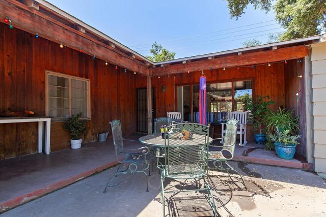 1453 OLIVEWOOD LN, Alpine CA: https://media.crmls.org/mediaz/b9874960-4ed8-4392-b834-59c49c8673aa.jpg