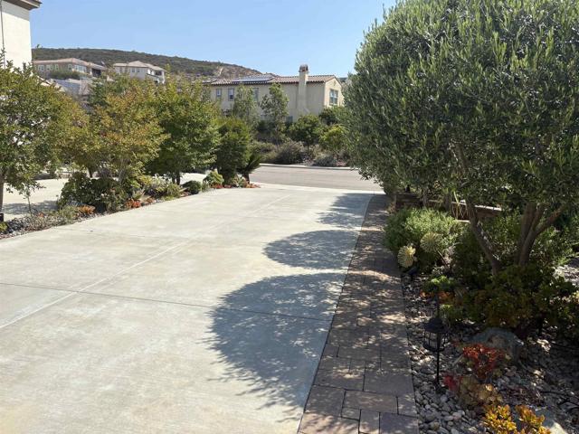 743 Costa Del Sur, San Marcos CA: https://media.crmls.org/mediaz/b987c294-3376-4462-b7ef-35b1ef82df2e.jpg