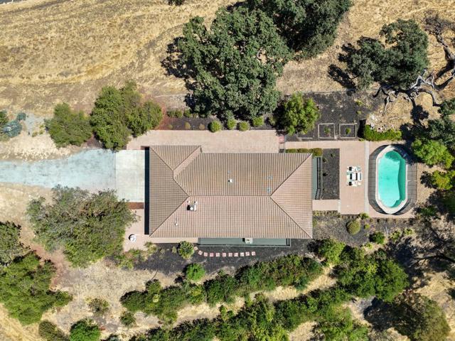 17101 Kruse Ranch Lane, Morgan Hill CA: https://media.crmls.org/mediaz/b987ed97-b98f-4c5c-9ee6-3618ac7c6d03.jpg