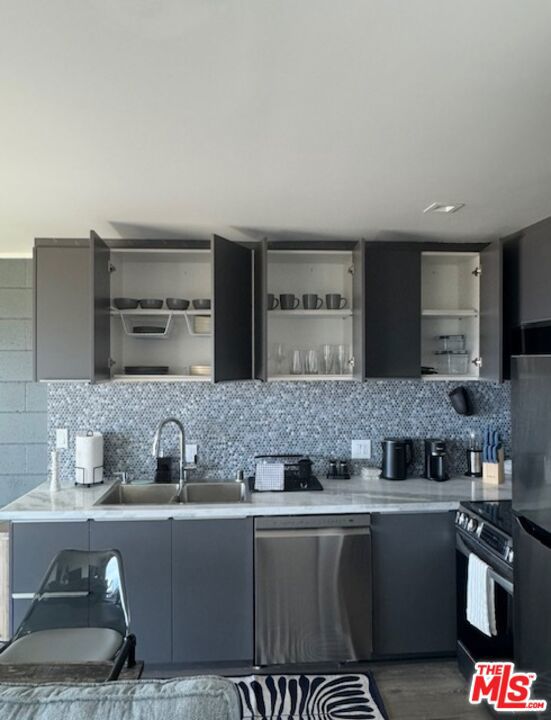 1433 Silvius Avenue, San Pedro CA: https://media.crmls.org/mediaz/b9880a0e-4a8b-4bb9-b112-e32325c5642a.jpg