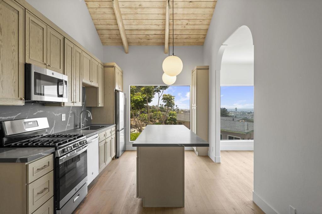 683 Marine View Ave - photo 6
