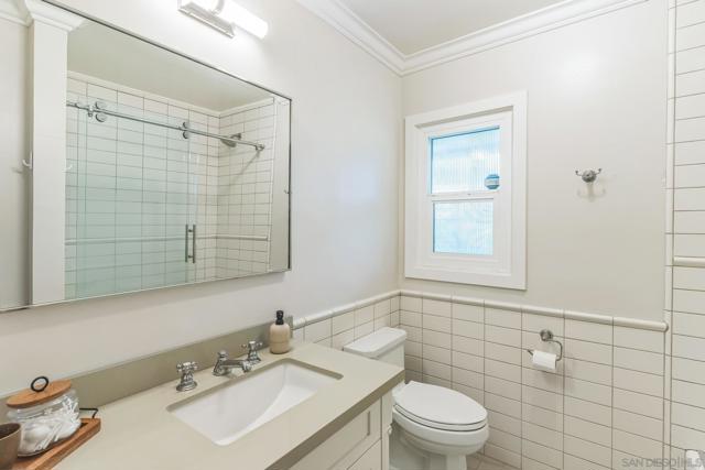 701 Catalina Ave, Santa Ana CA: https://media.crmls.org/mediaz/b988440b-1cc1-4b17-b392-faa16c14ec34.jpg