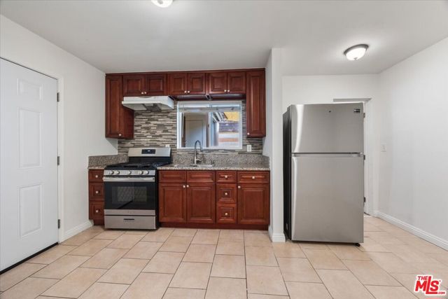 2840 S Mansfield Avenue, Los Angeles CA: https://media.crmls.org/mediaz/b988896a-9039-445a-a342-f8c513ebbfd7.jpg