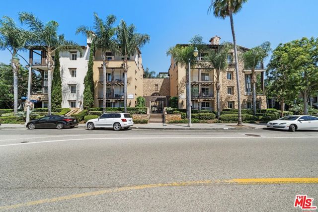 13031 Villosa Place, Playa Vista CA: https://media.crmls.org/mediaz/b9891500-23c5-4490-8612-bc8e951b2315.jpg
