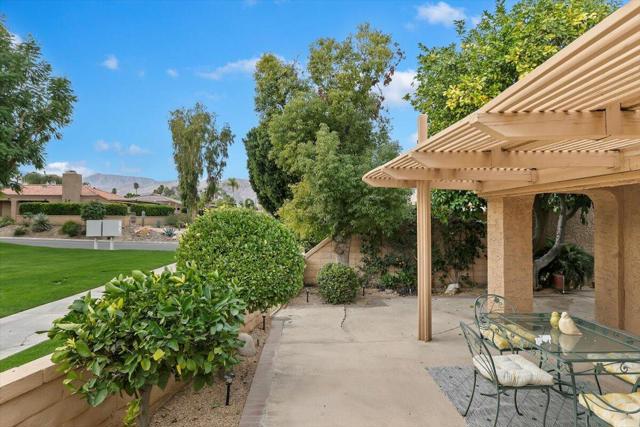 44509 Sorrento Court, Palm Desert CA: https://media.crmls.org/mediaz/b989aad2-8de4-4000-af41-a47335df2839.jpg