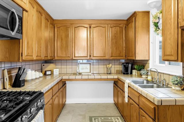 1140 Palm Avenue, Seaside CA: https://media.crmls.org/mediaz/b989c166-6b43-4bc5-9df1-4f47cbdecf21.jpg