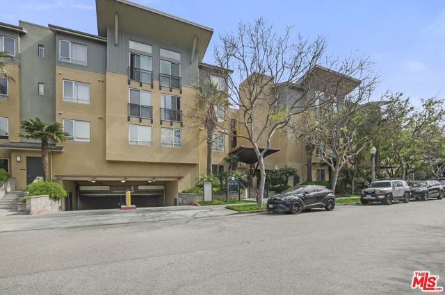 6400 Crescent Parkway, Playa Vista CA: https://media.crmls.org/mediaz/b989cd3c-eaa2-40f5-9028-ea9ab271a98e.jpg
