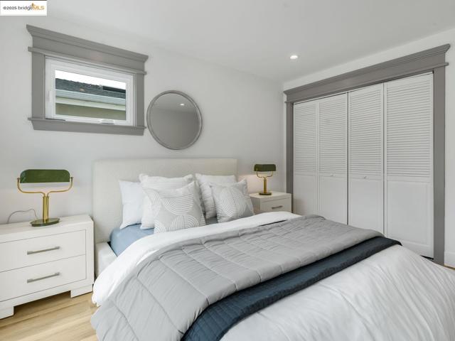 1415 10Th St, Berkeley CA: https://media.crmls.org/mediaz/b98a0302-8e55-41a9-8ee7-576850cced64.jpg