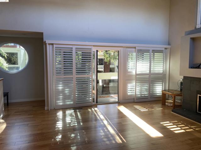 190 Cleaveland Rd, Pleasant Hill CA: https://media.crmls.org/mediaz/b98a1a57-c991-4db5-bc1e-205d764701c2.jpg
