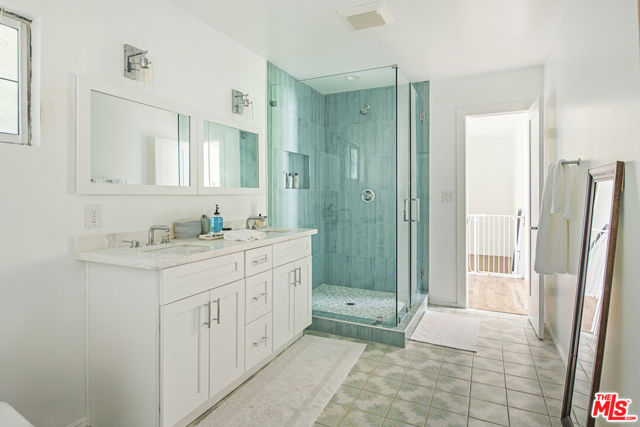 2241 Betty Lane, Beverly Hills CA: https://media.crmls.org/mediaz/b98a9afb-1435-4f0f-ba2c-c5b8034d9090.jpg