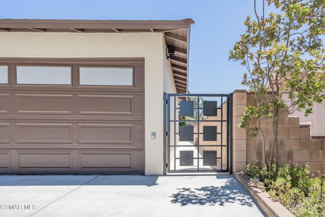 3242 Hereford Court, Simi Valley CA: https://media.crmls.org/mediaz/b98a9ce7-f16c-4d94-b066-278ac451cc69.jpg
