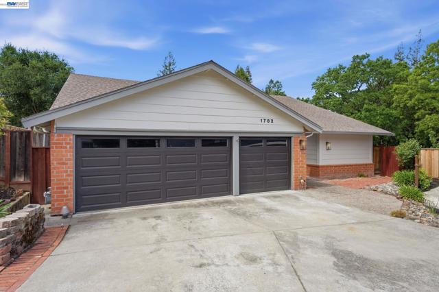 1782 Whitecliff Way, Walnut Creek CA: https://media.crmls.org/mediaz/b98aaa6d-37b8-47da-9179-c94c4b45a843.jpg