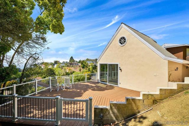 1935 Nautilus St, La Jolla CA: https://media.crmls.org/mediaz/b98b2fd9-8105-4d60-be39-6d20526c8b23.jpg