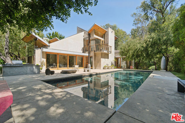 7728 Woodrow Wilson Drive, Los Angeles CA: https://media.crmls.org/mediaz/b98b682c-892c-4bbc-828f-4d2abd1f7825.jpg