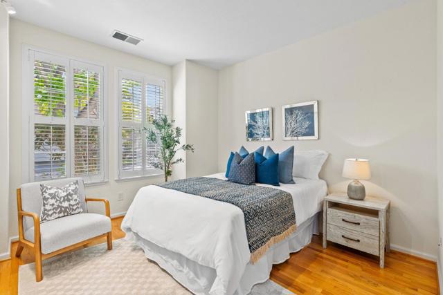 986 Governors Bay Drive, Redwood City CA: https://media.crmls.org/mediaz/b98b905b-1459-4cbe-ac13-dd29f74575e0.jpg