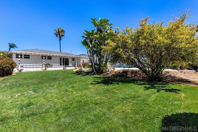1967 Wedgemere Rd, El Cajon CA: https://media.crmls.org/mediaz/b98b98b0-b636-49c5-b5a1-5dd88e2667fc.jpg