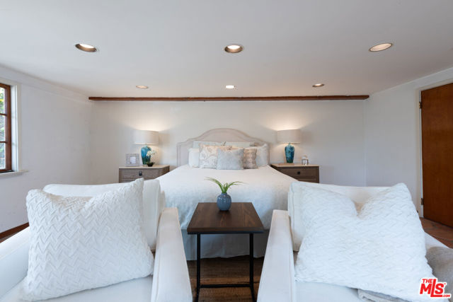 475 S Rodeo Drive, Beverly Hills CA: https://media.crmls.org/mediaz/b98bdb02-4163-40ba-9113-b820b5740f8b.jpg