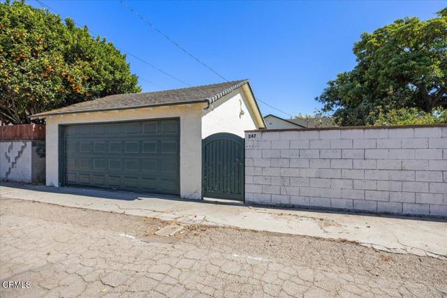 247 Douglas Avenue, Oxnard CA: https://media.crmls.org/mediaz/b98c71b1-5a0f-45cd-97f7-20e117b7f220.jpg