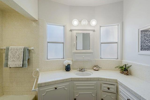 284 Garcia Avenue, San Leandro CA: https://media.crmls.org/mediaz/b98ca2ae-0dcf-413b-bee3-796325e0dda3.jpg