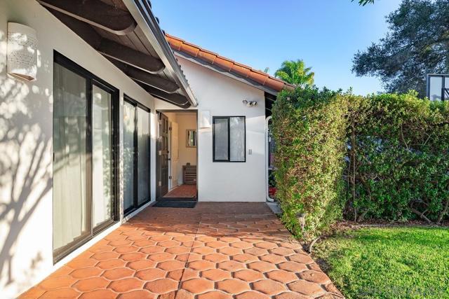 11 Country Glen Rd, Fallbrook CA: https://media.crmls.org/mediaz/b98cdf7f-d888-4c14-b1eb-de9ca3a591f2.jpg