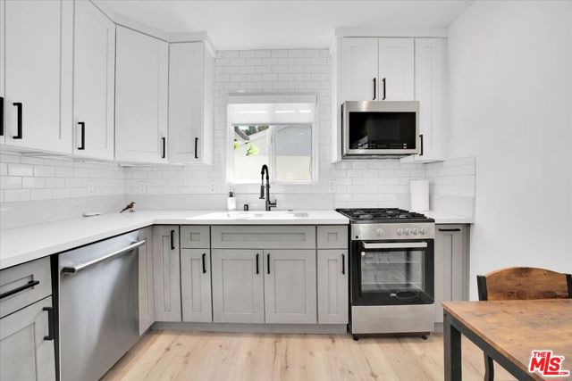 14642 Runnymede Street, Van Nuys CA: https://media.crmls.org/mediaz/b98dd6ae-b786-48e0-b082-0df148d5d253.jpg
