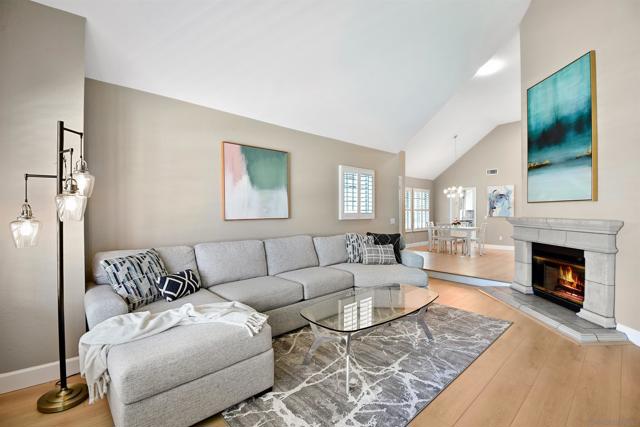 13957 Royal Melbourne Sq, San Diego CA: https://media.crmls.org/mediaz/b98deada-e805-4a2c-99f0-66f6867a71d0.jpg