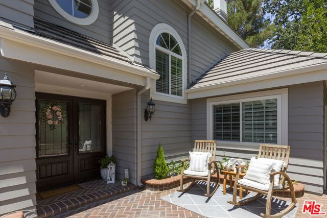 26430 Emerald Dove Drive, Valencia CA: https://media.crmls.org/mediaz/b98e8b1c-d53a-40fc-8098-a965c51c59f6.jpg
