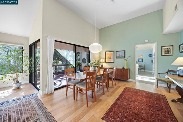 3800 Terra Granada Dr, Walnut Creek CA: https://media.crmls.org/mediaz/b98ef1fa-f463-4389-b808-de89136f12ee.jpg