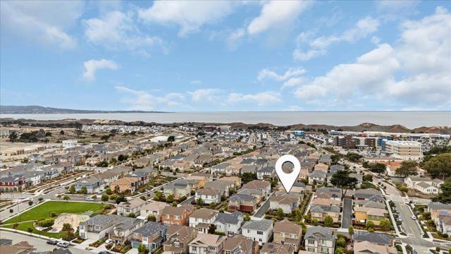 2731 Bungalow Drive, Marina CA: https://media.crmls.org/mediaz/b98f5290-7eae-4d8e-b80a-3e5053fd514d.jpg