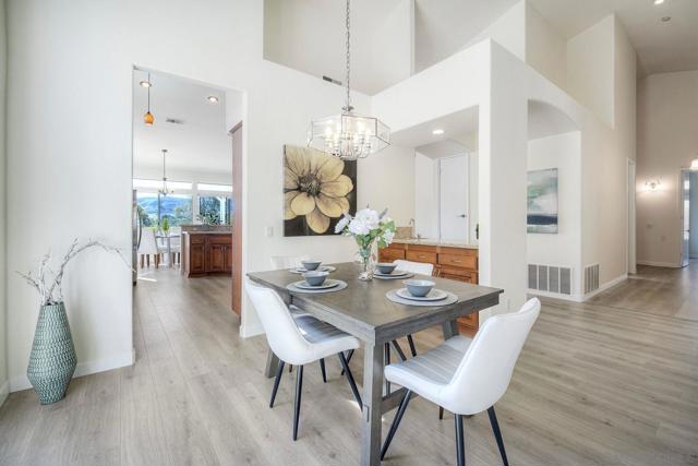 2785 Canyon Oak Pl, Escondido CA: https://media.crmls.org/mediaz/b98fdfb1-1238-4e4c-9b42-1a13798bfeca.jpg