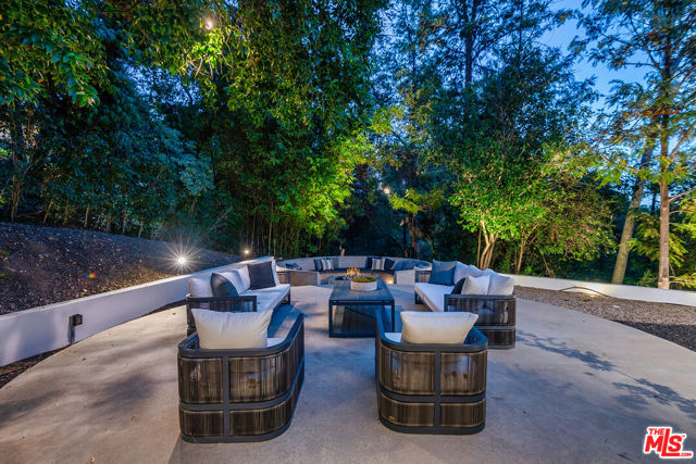 15941 Skytop Road, Encino CA: https://media.crmls.org/mediaz/b9909780-0d84-49d7-a469-02326b332dcb.jpg