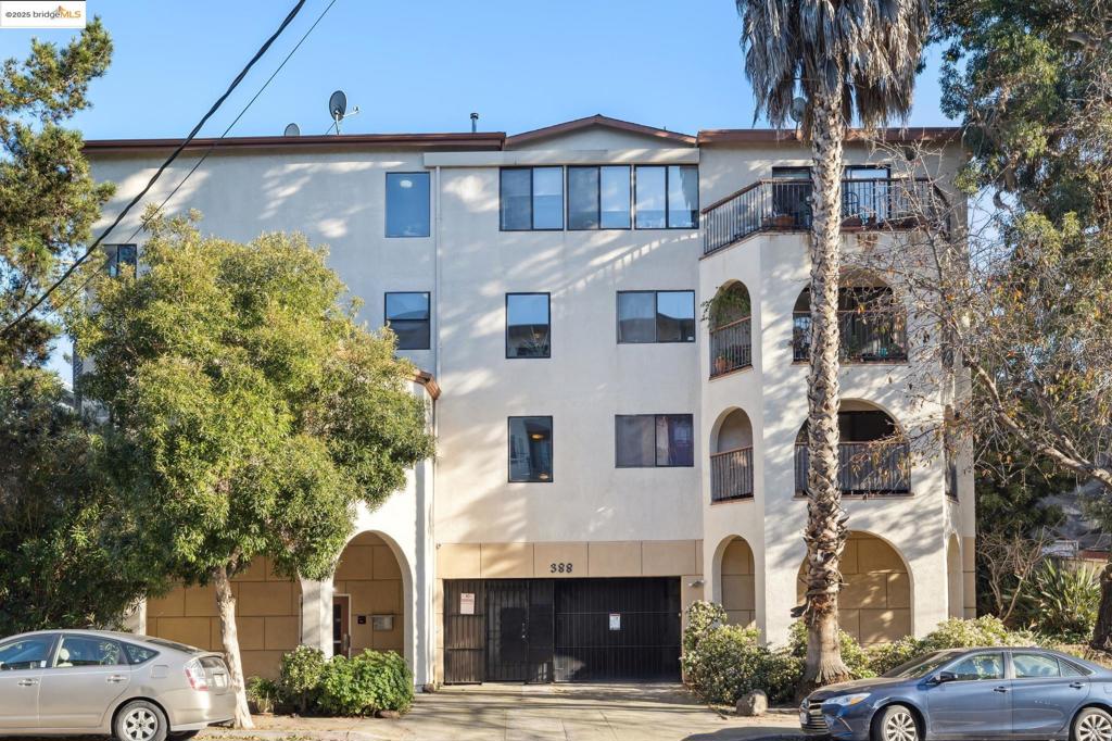 388 Santa Clara Ave #302