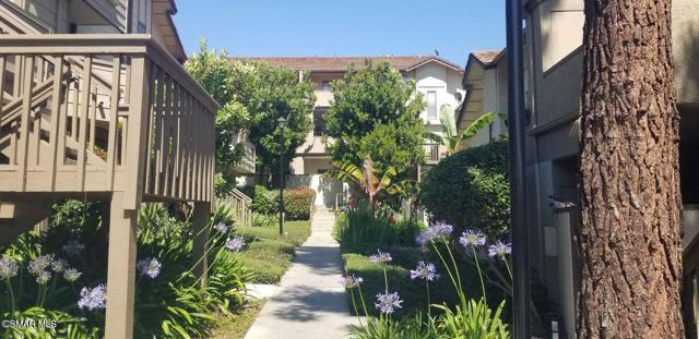 128 Maegan Place, Thousand Oaks CA: https://media.crmls.org/mediaz/b990d627-fd81-4349-90d9-8ecde39060fd.jpg