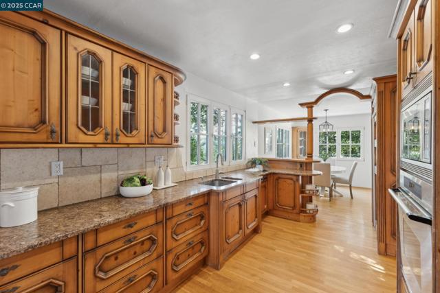 40 Las Palomas, Orinda CA: https://media.crmls.org/mediaz/b9922a54-5848-4147-a732-c6e8fd830fb9.jpg