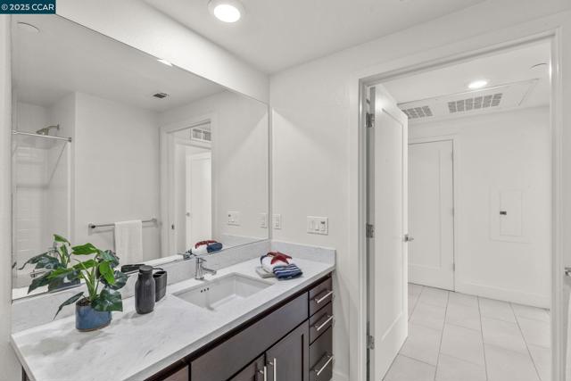 320 Riesling Ave, Milpitas CA: https://media.crmls.org/mediaz/b992377b-0b29-4c87-afea-4665feb953de.jpg