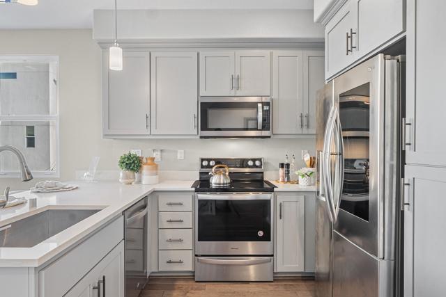 37336 Duckling Ter, Fremont CA: https://media.crmls.org/mediaz/b992ad52-2875-4ee6-aa81-8c0c25d56022.jpg