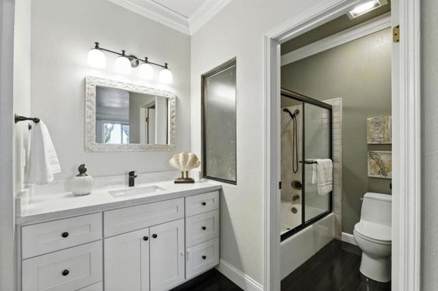 425 Cork Harbour Circle,  CA: https://media.crmls.org/mediaz/b993272d-ffe9-40b1-b83b-97255a417549.jpg