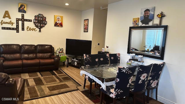 1755 Heywood Street, Simi Valley CA: https://media.crmls.org/mediaz/b99393ac-cd88-4349-a3b2-5744301876cb.jpg