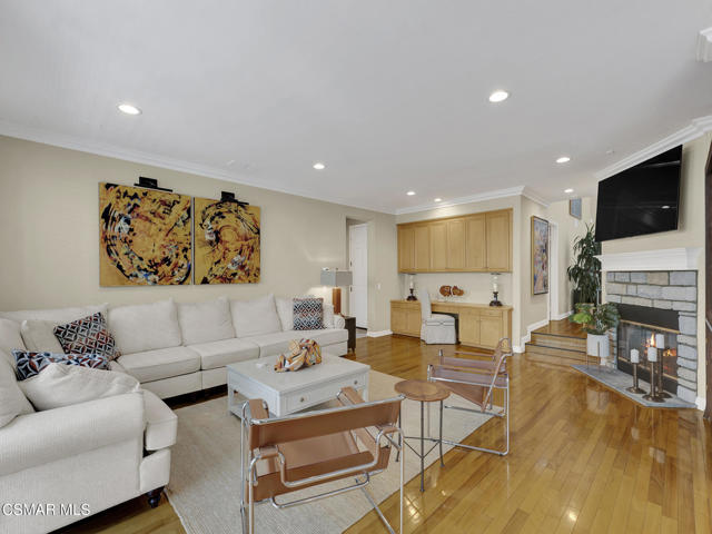 3865 Briar Ridge Court, Newbury Park CA: https://media.crmls.org/mediaz/b993bfc9-228c-40e8-8766-b34b711d2baa.jpg