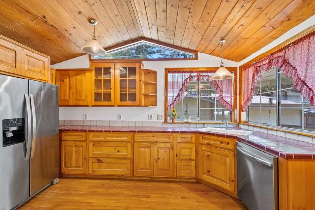 475 Riverview Drive, Boulder Creek CA: https://media.crmls.org/mediaz/b993d262-db23-4e48-aa48-da9be9b4a06e.jpg
