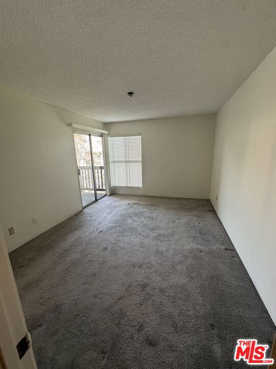 8316 Raintree Circle, Culver City CA: https://media.crmls.org/mediaz/b993d63e-eb80-45d7-a4ec-f4213a897871.jpg