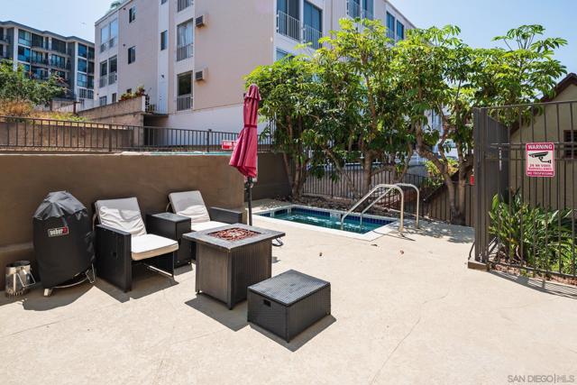 2445 Brant St, San Diego CA: https://media.crmls.org/mediaz/b99541f0-d50e-4953-8f91-215e09881bf7.jpg