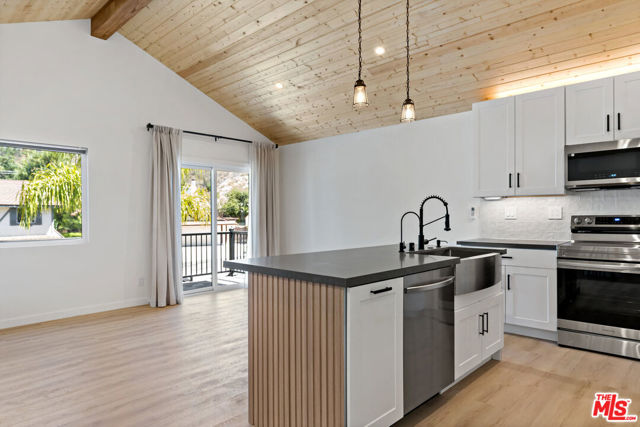 23906 1/2 Darbun Drive, Newhall CA: https://media.crmls.org/mediaz/b995575d-1dc0-4c57-a83a-90b2cbb3d361.jpg