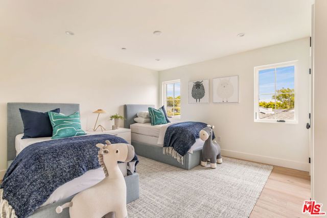 2455 23rd Street, Santa Monica CA: https://media.crmls.org/mediaz/b9958f2b-10a6-41e7-8ff2-7b514cc1214b.jpg